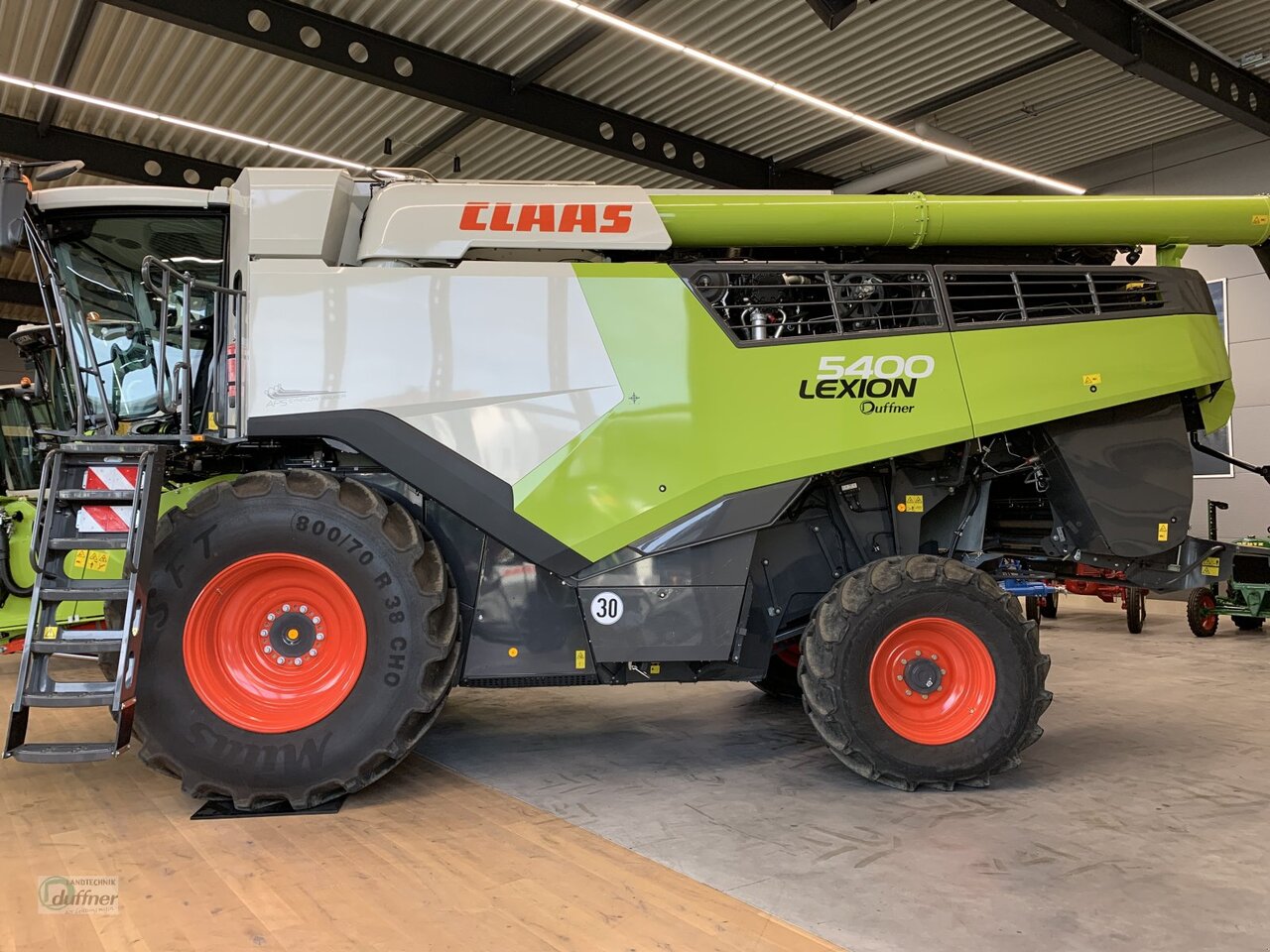 Combine harvester CLAAS Lexion 5400: picture 5