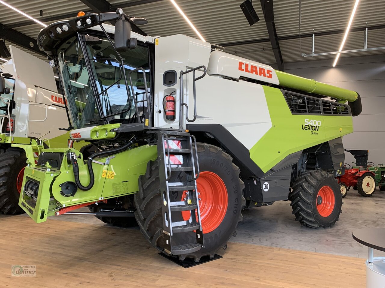 Combine harvester CLAAS Lexion 5400: picture 4
