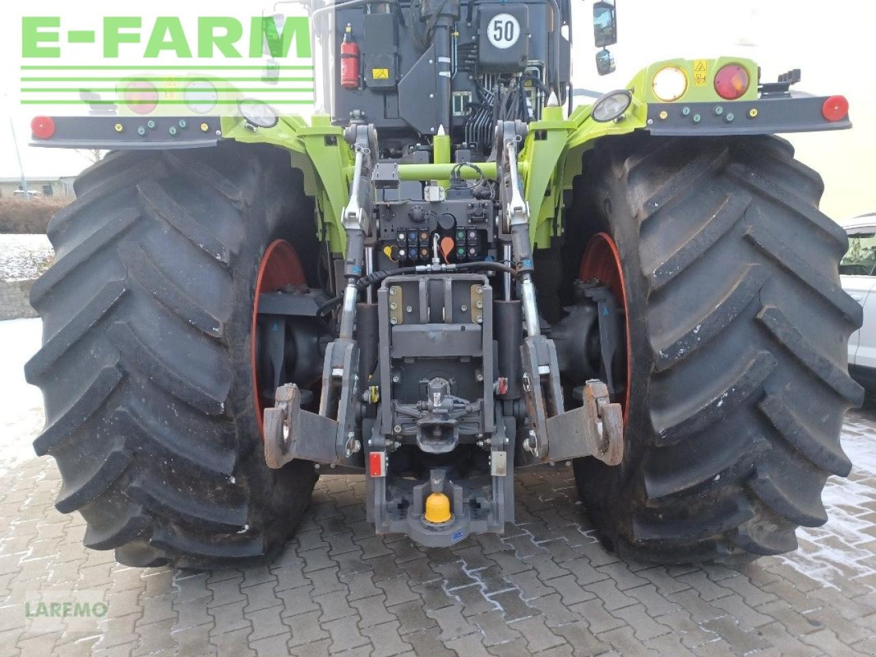 Farm tractor CLAAS xerion 4000 vc: picture 12