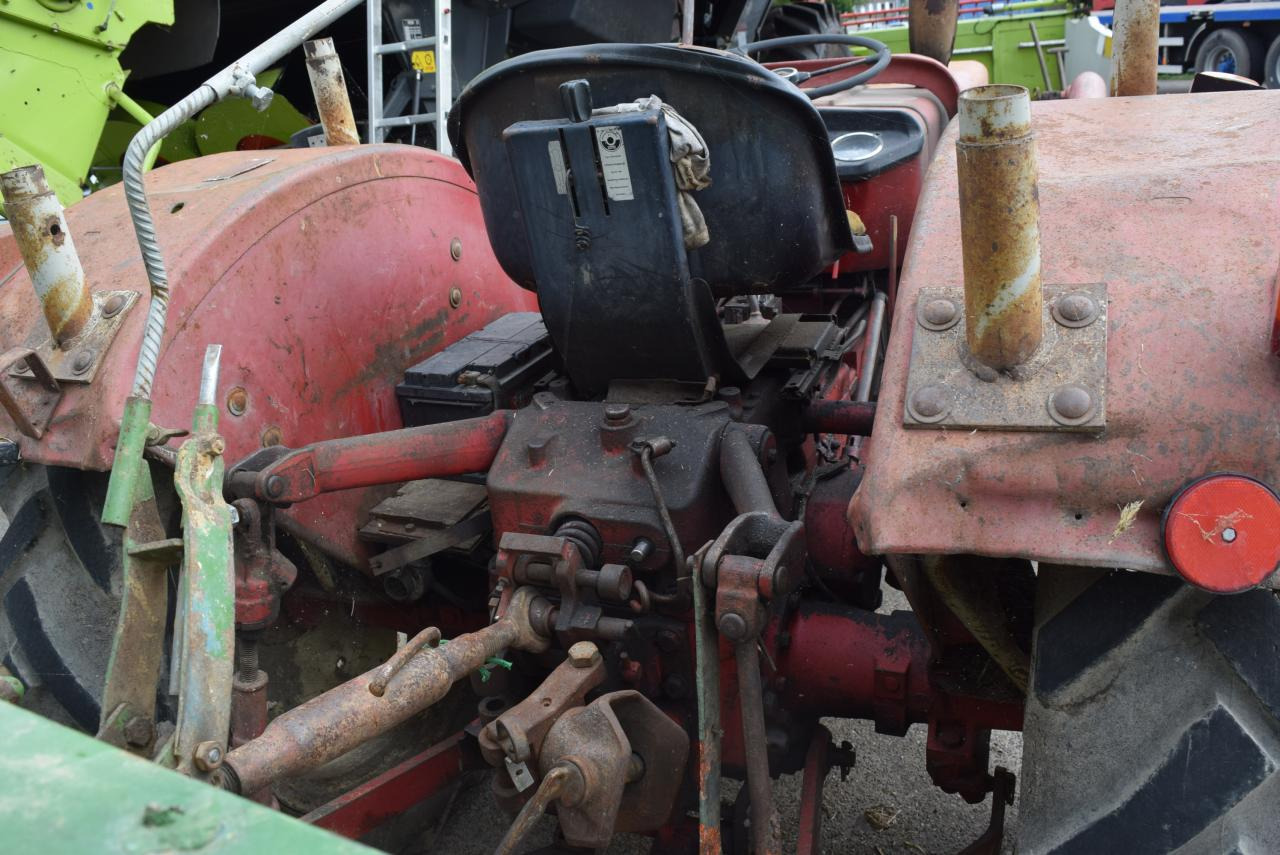Farm tractor Case-IH 383: picture 4
