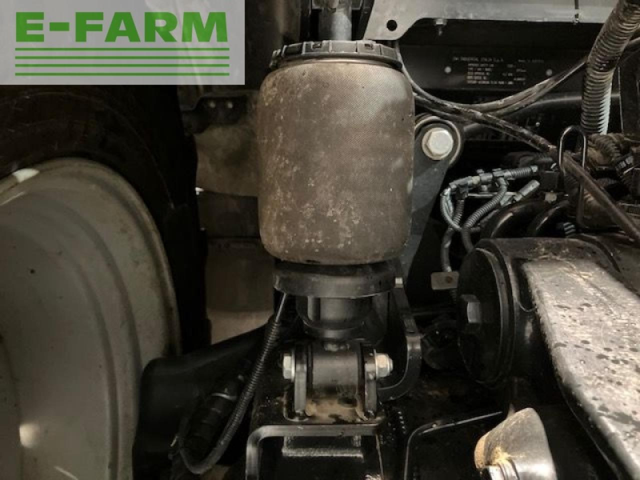 Farm tractor Case-IH optum 300 cvxdrive: picture 19