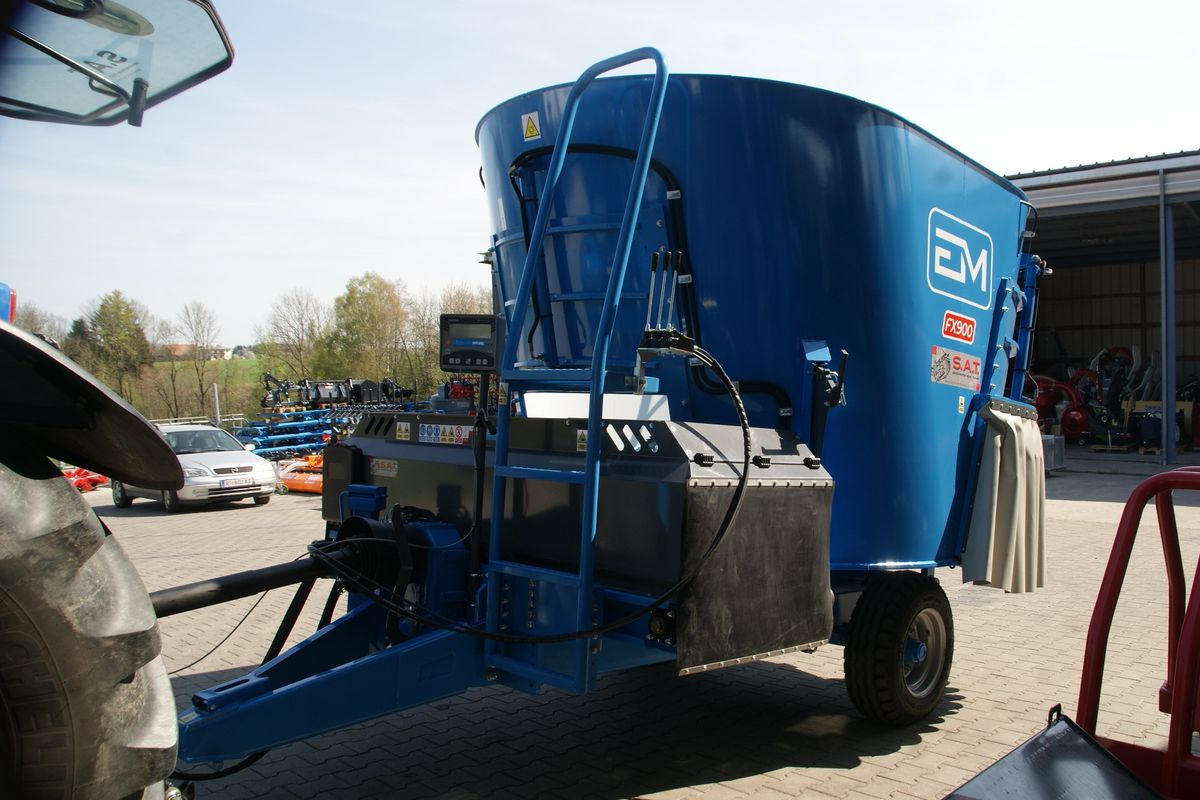 New Forage mixer wagon Euromilk Rino FX 900-NEU: picture 15