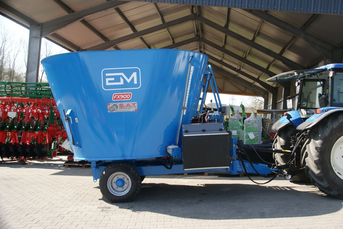 New Forage mixer wagon Euromilk Rino FX 900-NEU: picture 5