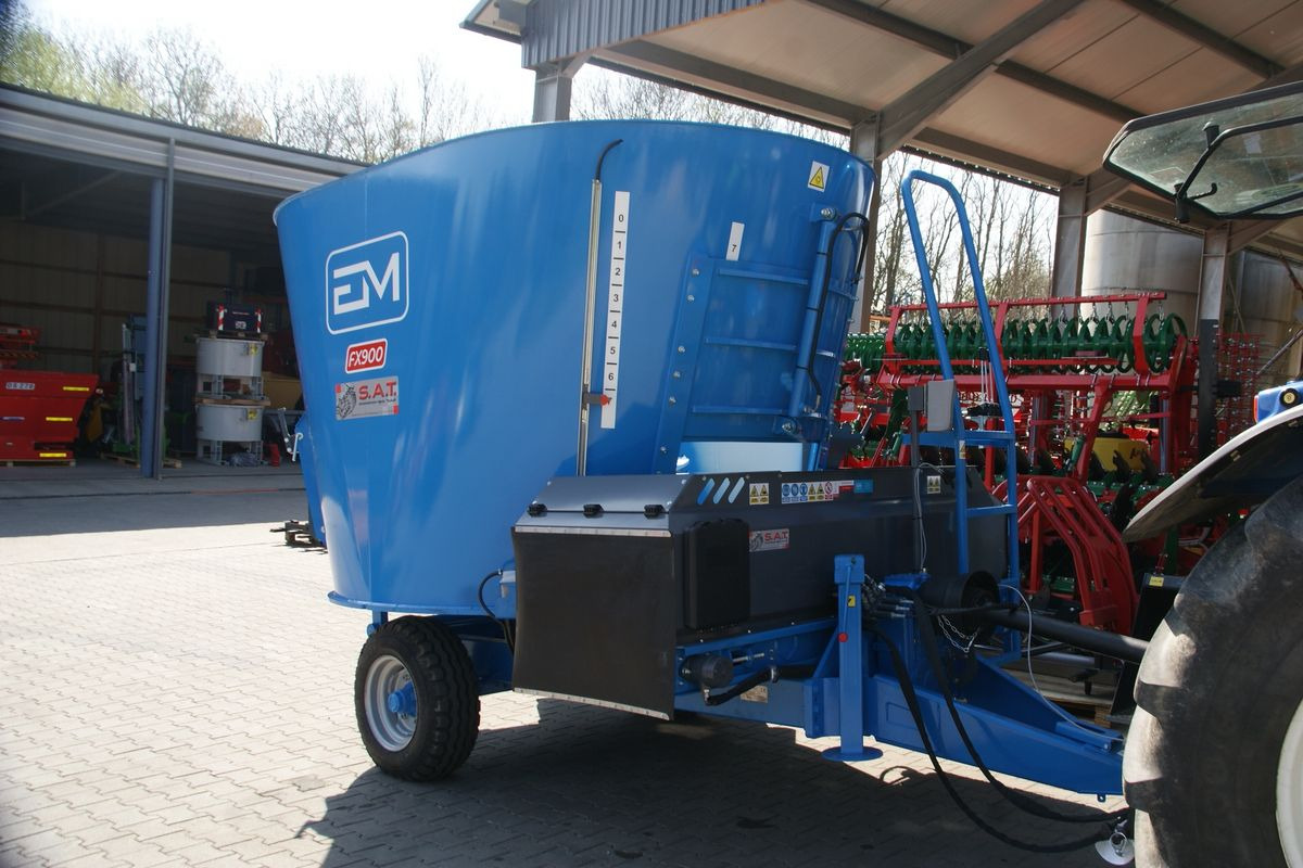 New Forage mixer wagon Euromilk Rino FX 900-NEU: picture 6