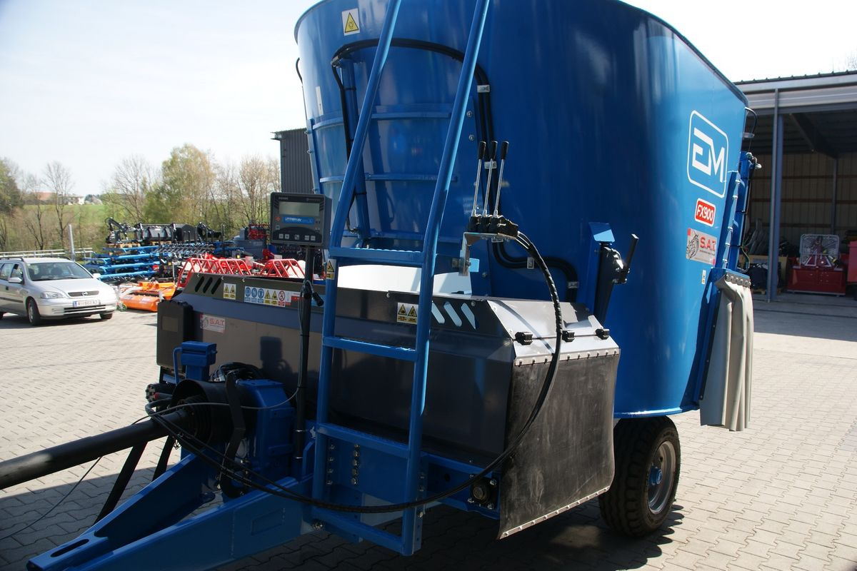 New Forage mixer wagon Euromilk Rino FX 900-NEU: picture 9
