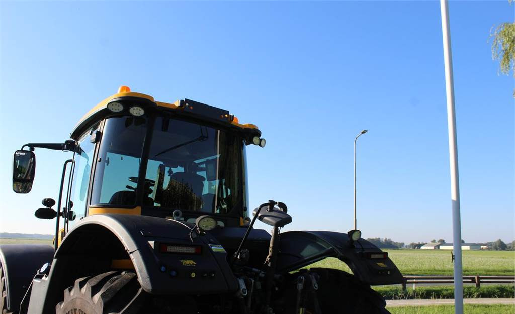 Farm tractor JCB 4220 Fastrac: picture 7