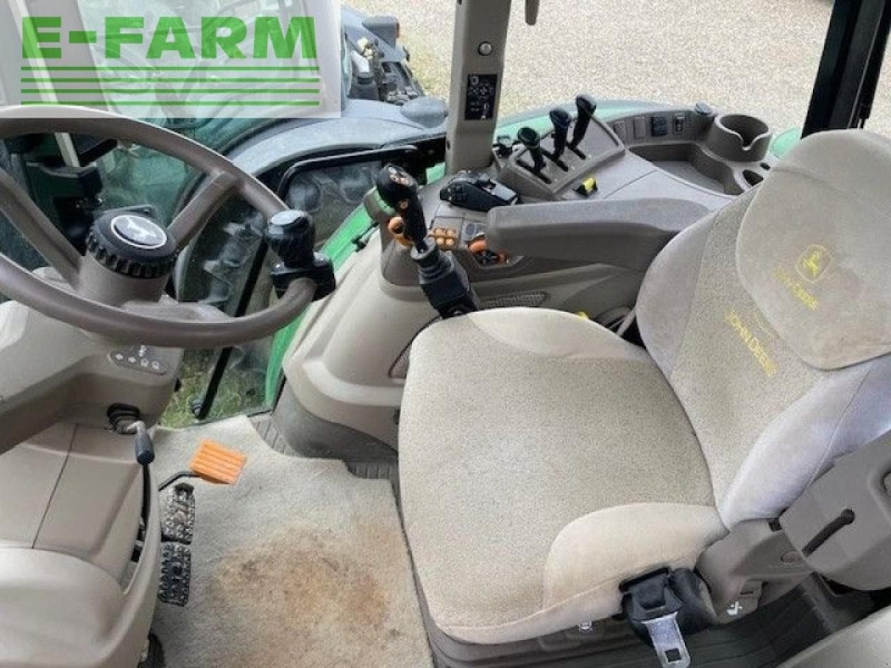 Farm tractor John Deere 5100 r: picture 4