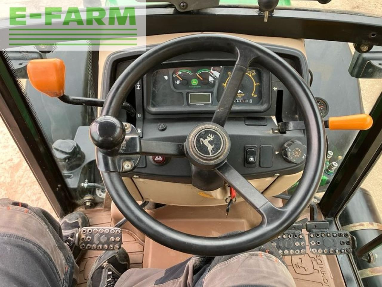Farm tractor John Deere 5615 f: picture 32