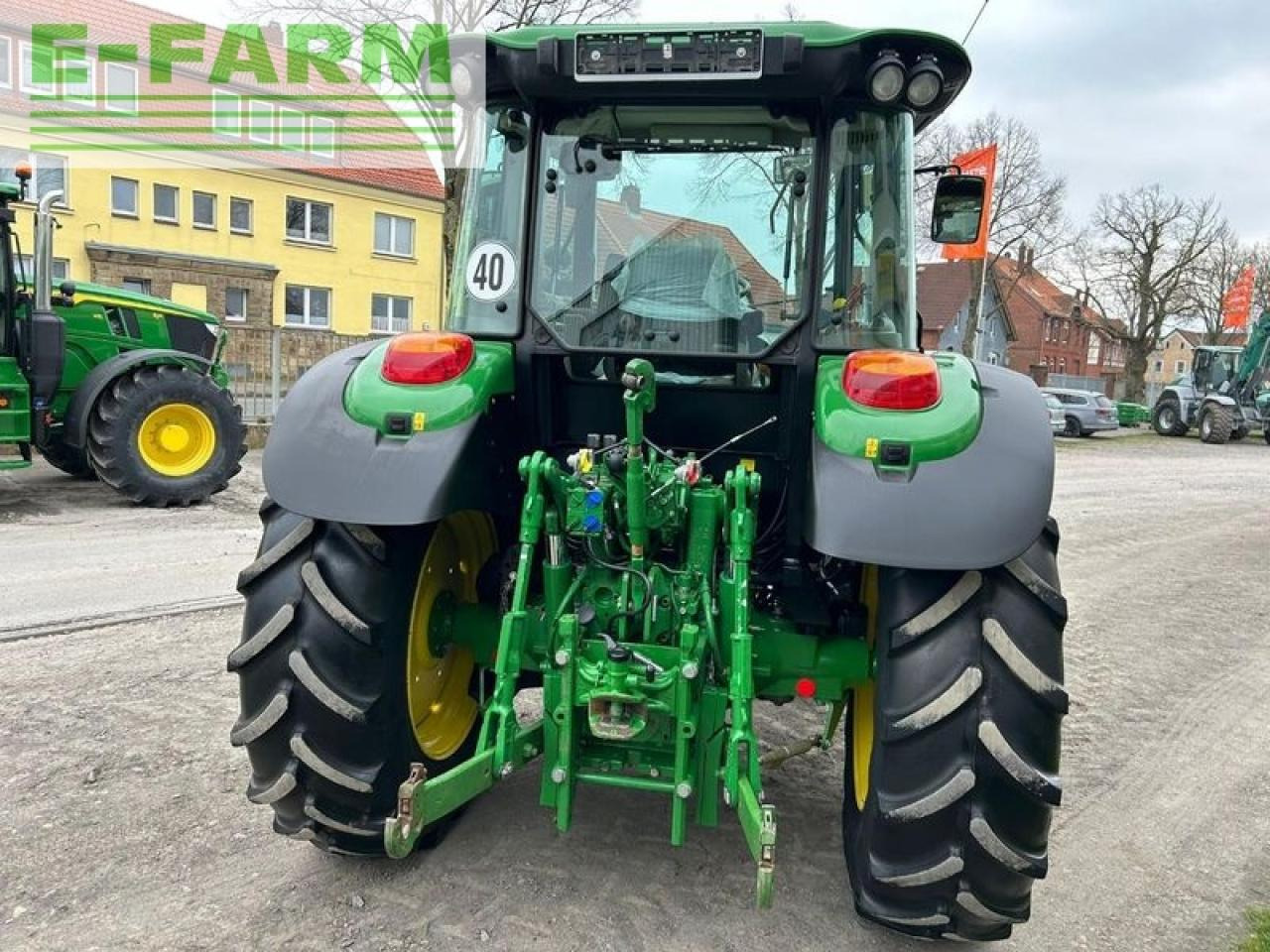 Farm tractor John Deere 6095mc: picture 3