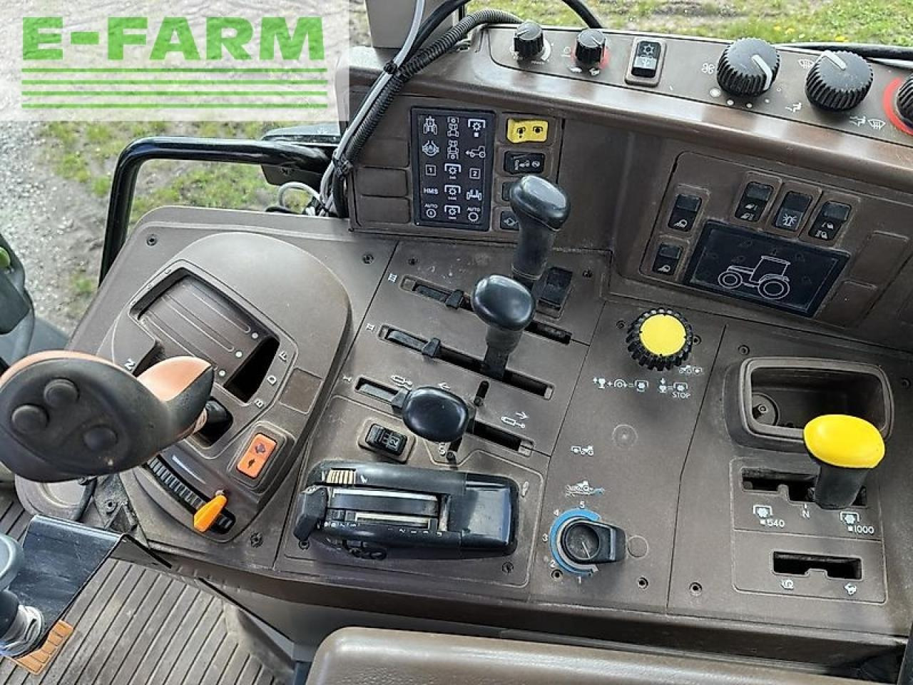 Farm tractor John Deere 6320: picture 6