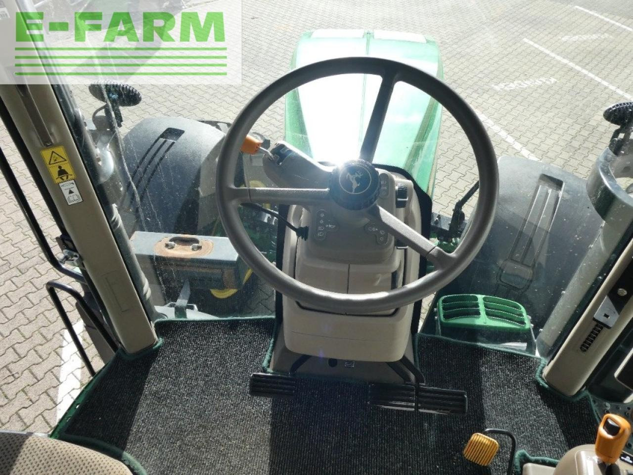 Farm tractor John Deere 7290r: picture 12