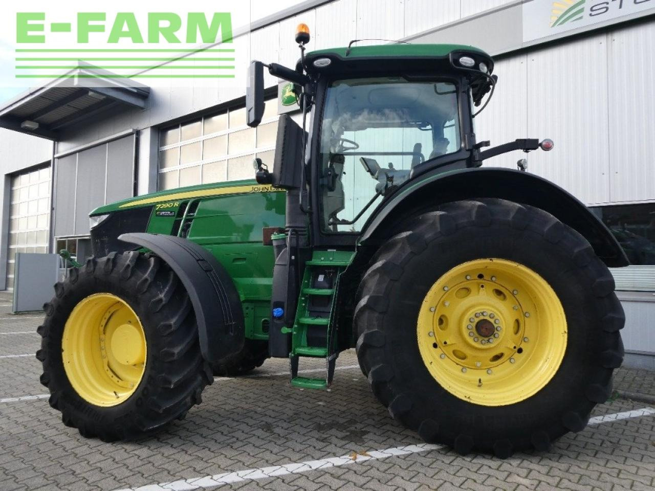 Farm tractor John Deere 7290r: picture 8