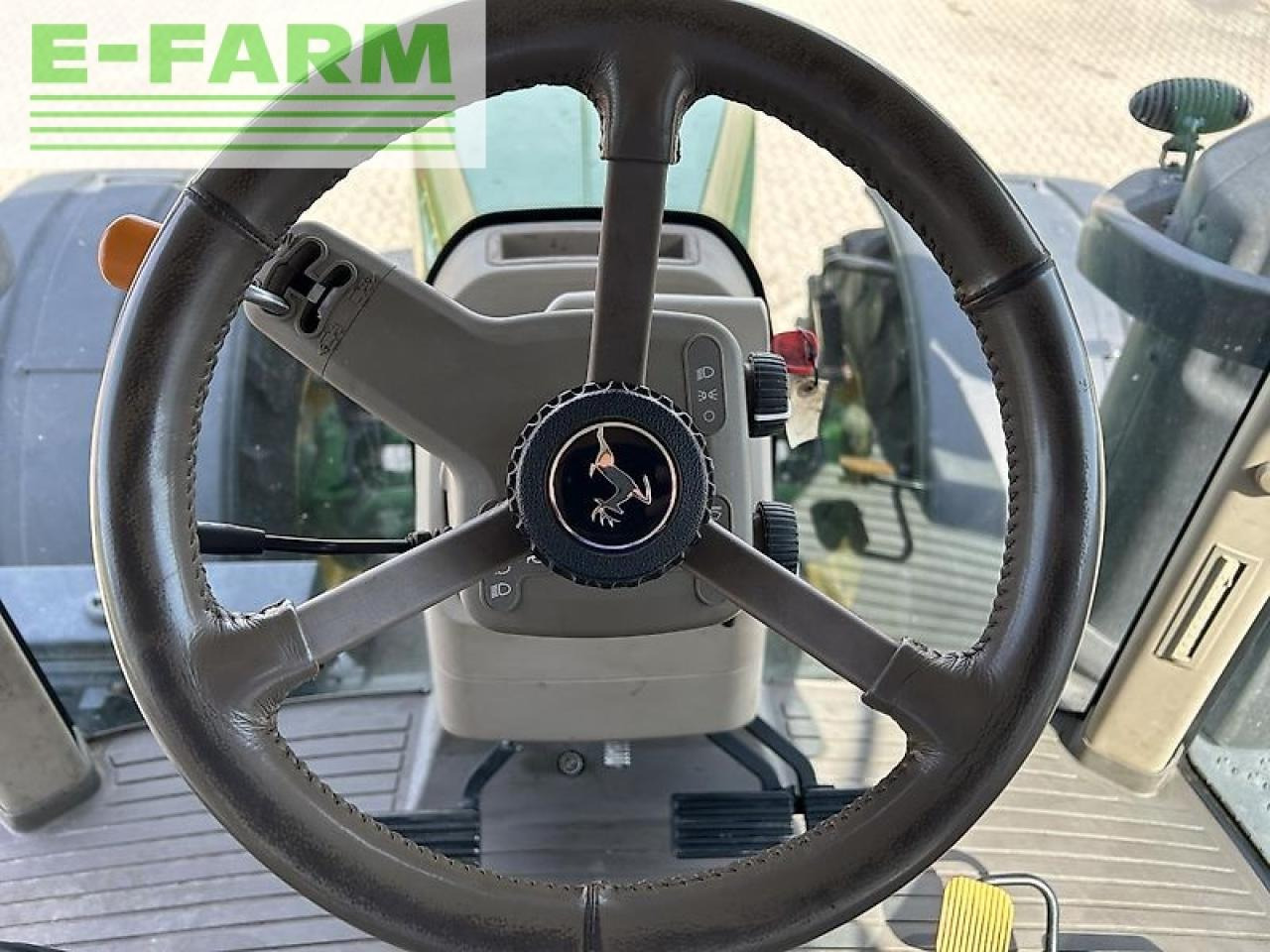 Farm tractor John Deere 8370r: picture 3