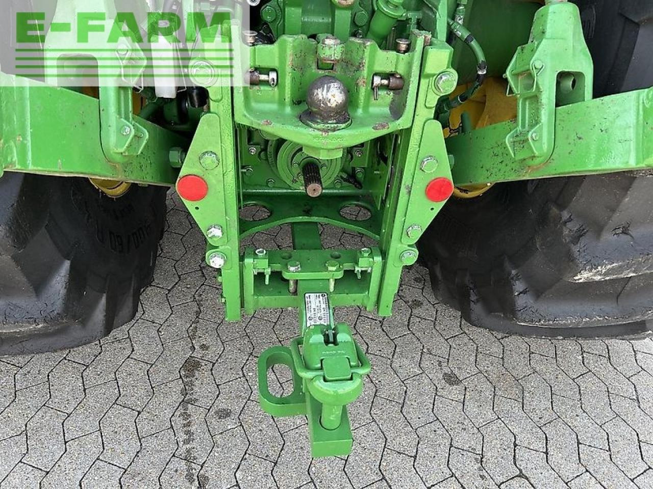 Farm tractor John Deere 8370r: picture 7