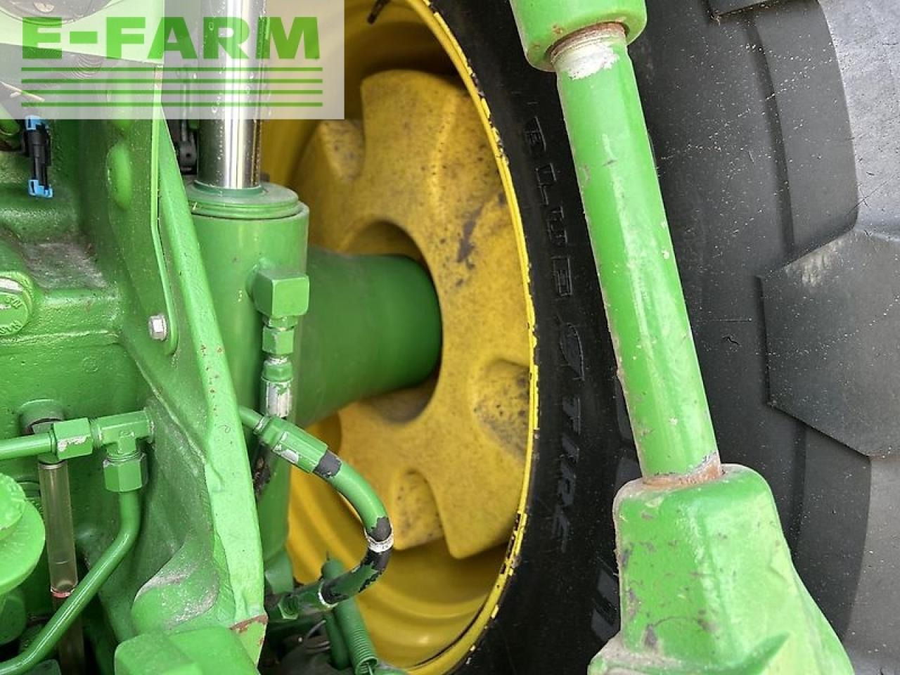 Farm tractor John Deere 8370r: picture 4
