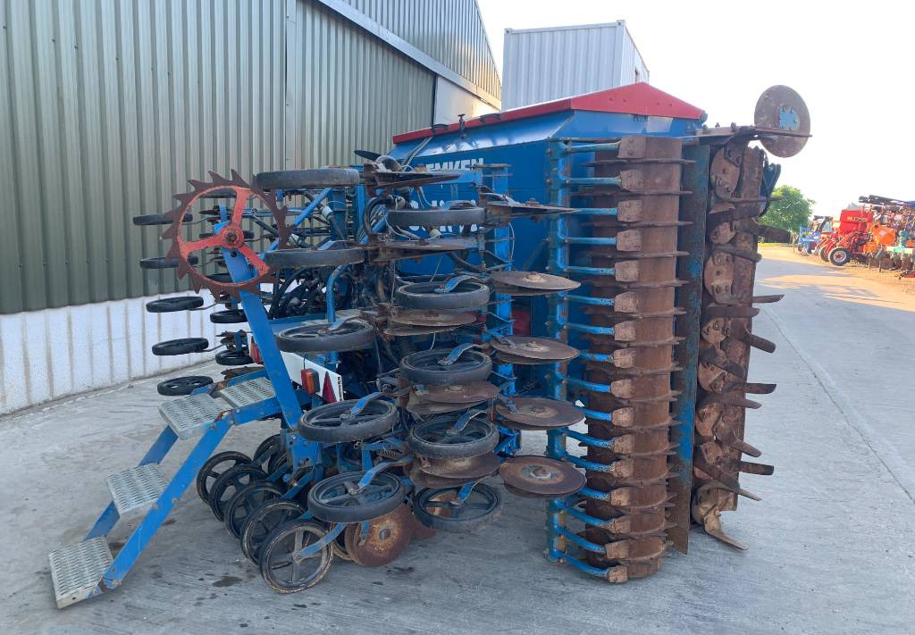 Combine seed drill Lemken solitaire 9/400 4 meter folding combination: picture 4