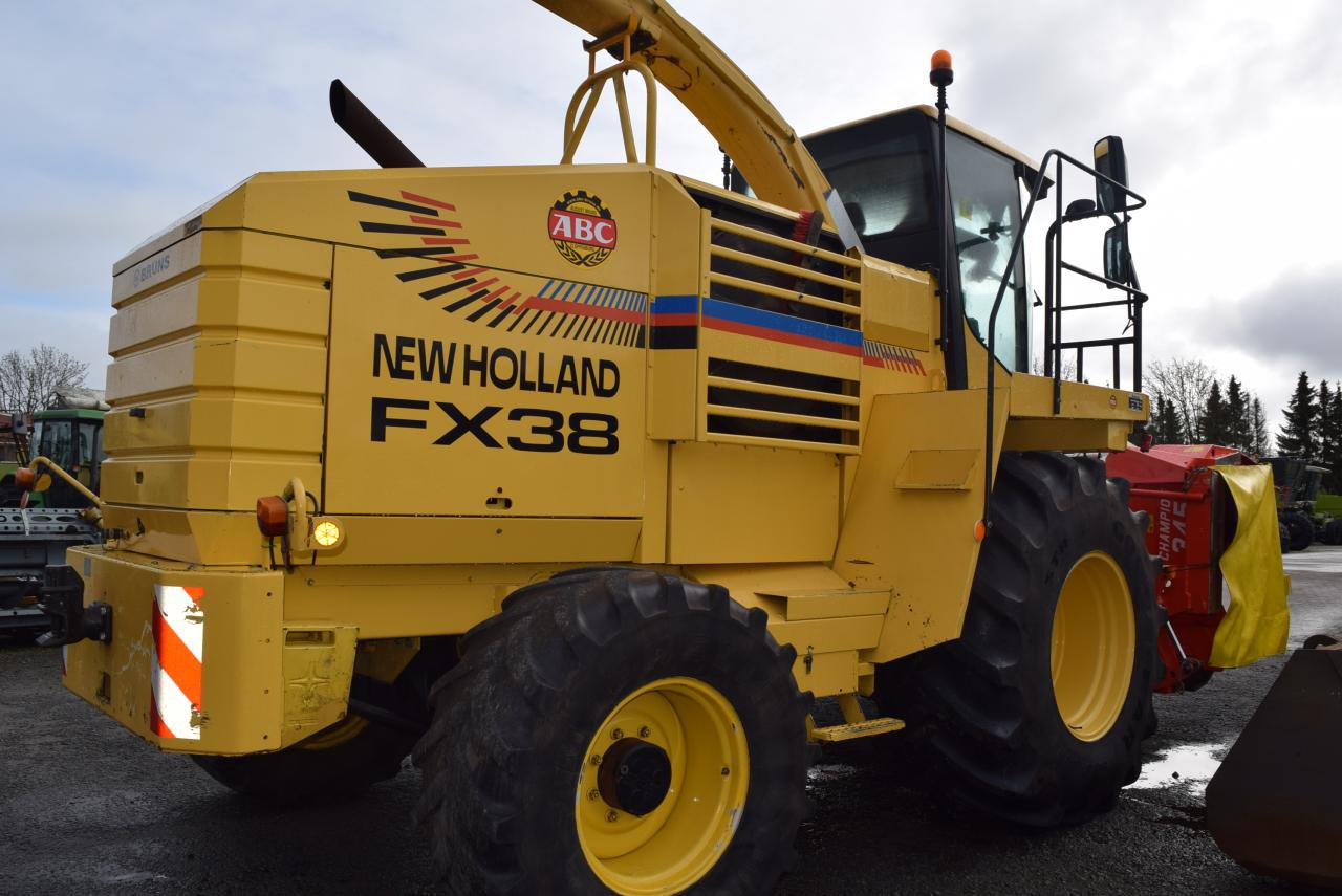 Forage harvester New Holland FX 375: picture 6