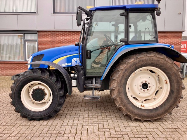 Farm tractor New Holland T5060: picture 6