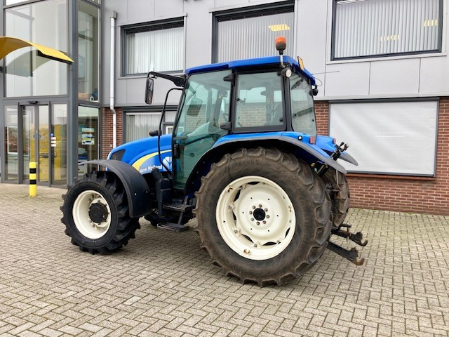 Farm tractor New Holland T5060: picture 7