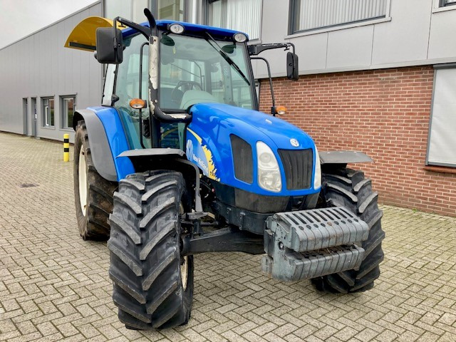 Farm tractor New Holland T5060: picture 5