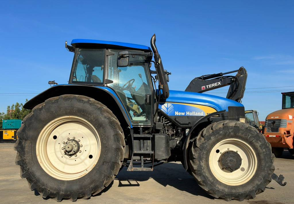 Farm tractor New Holland TM 190: picture 9