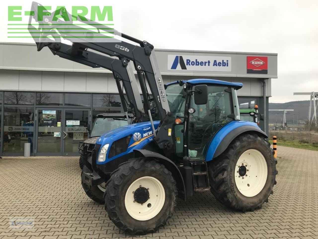 Farm tractor New Holland t4.85: picture 5