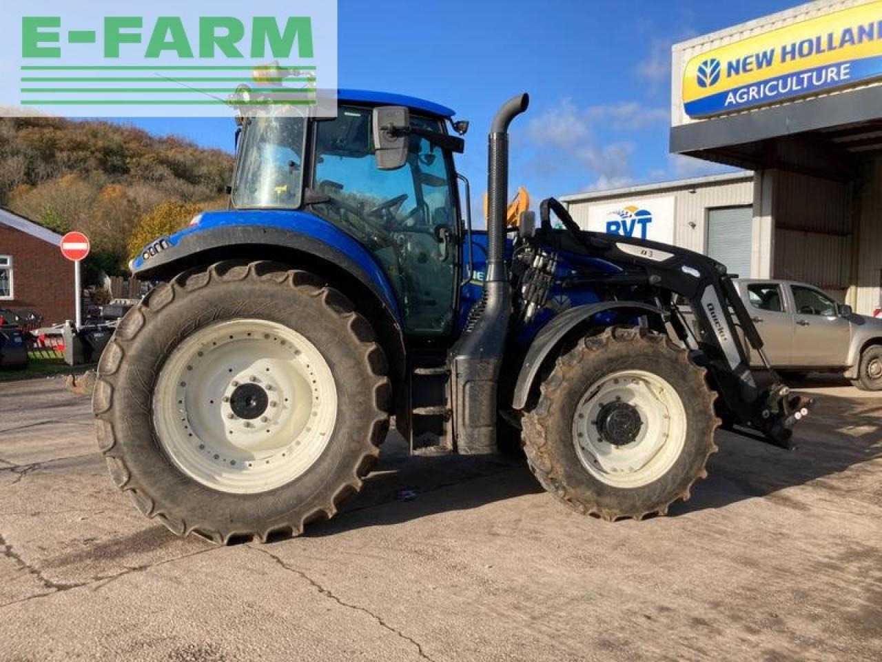 Farm tractor New Holland t5.120: picture 11
