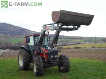 Farm tractor Valtra 900: picture 1