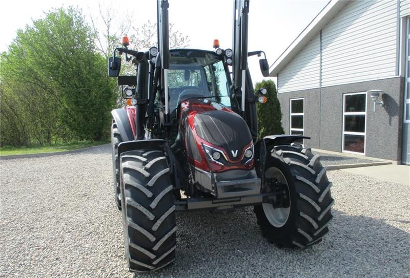Farm tractor Valtra G135 Active DK - SOM NY med alt udstyr og frontlæs: picture 22