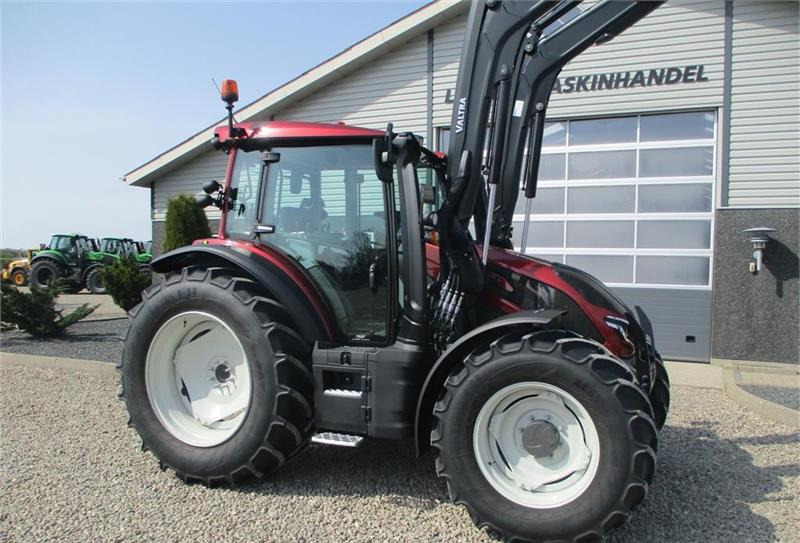 Farm tractor Valtra G135 Active DK - SOM NY med alt udstyr og frontlæs: picture 20