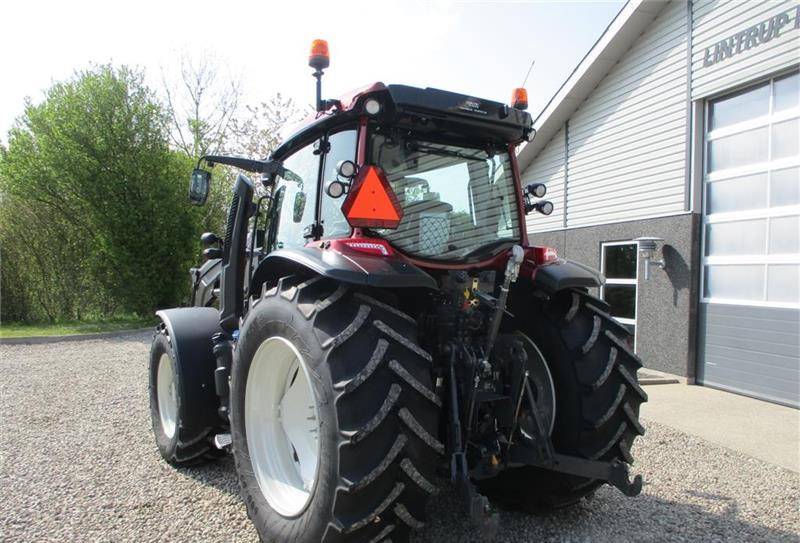 Farm tractor Valtra G135 Active DK - SOM NY med alt udstyr og frontlæs: picture 14
