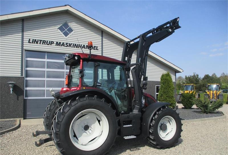 Farm tractor Valtra G135 Active DK - SOM NY med alt udstyr og frontlæs: picture 16