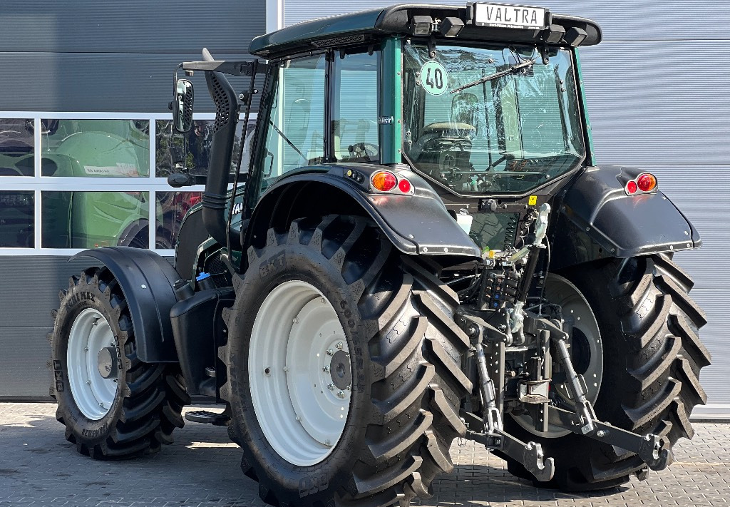 Farm tractor Valtra N 123 H5: picture 10