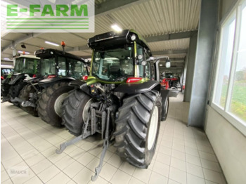 Farm tractor Valtra g135 versu: picture 3