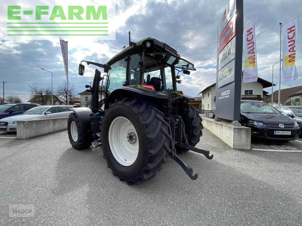 Farm tractor Valtra g135 versu: picture 11