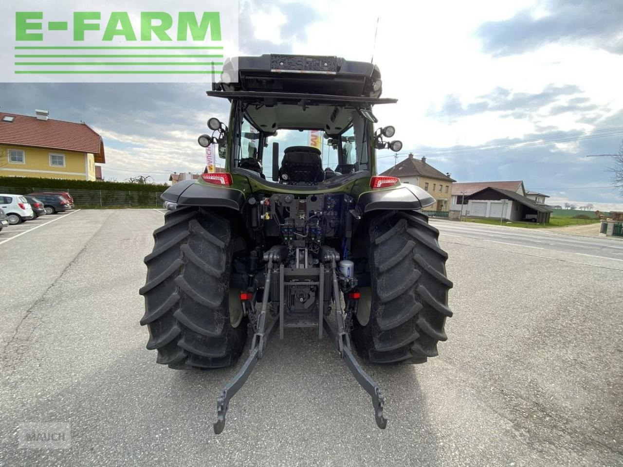 Farm tractor Valtra g135 versu: picture 8