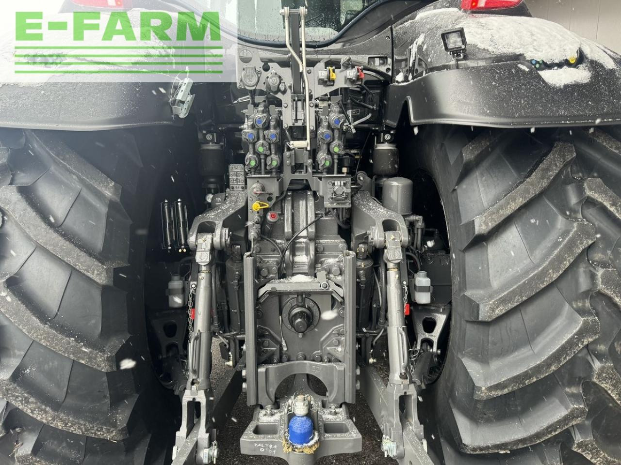 Farm tractor Valtra q305: picture 11