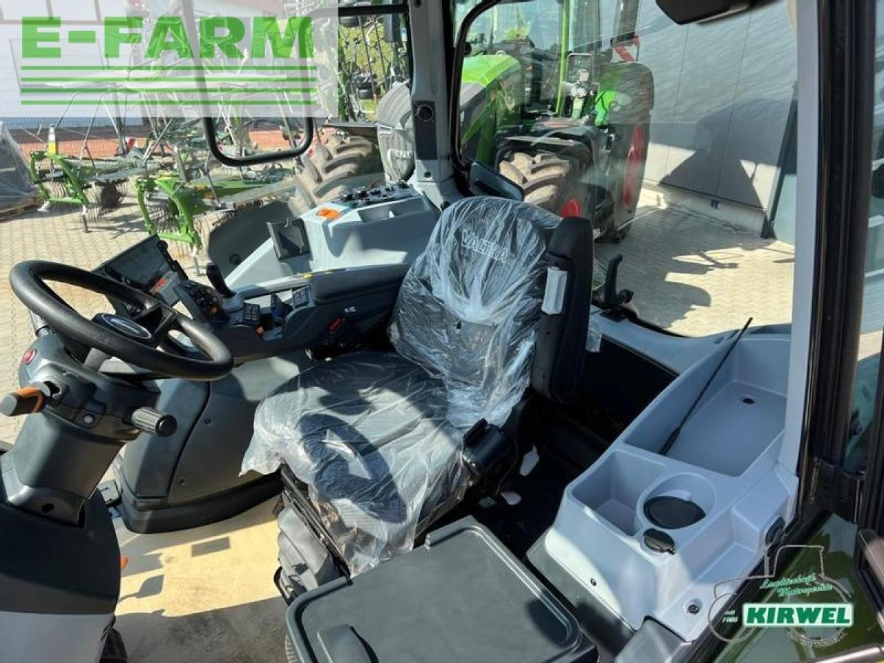 Farm tractor Valtra t 215 versu: picture 8