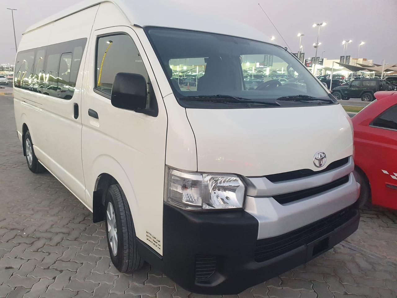 TOYOTA Hiace ... High Roof - 16 places on lease TOYOTA Hiace ... High Roof - 16 places: picture 1
