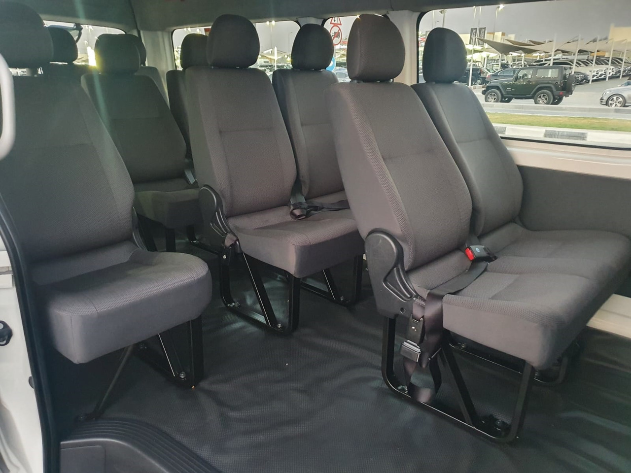 TOYOTA Hiace ... High Roof - 16 places on lease TOYOTA Hiace ... High Roof - 16 places: picture 5