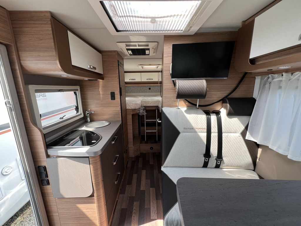 New Semi-integrated motorhome Weinsberg CaraCompact MB EDITION PEPPER 640 MEG 5 Jahre Ga: picture 9