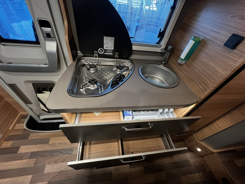 New Semi-integrated motorhome Weinsberg CaraCompact Suite MB 640 MEG Pepper Edition: picture 7