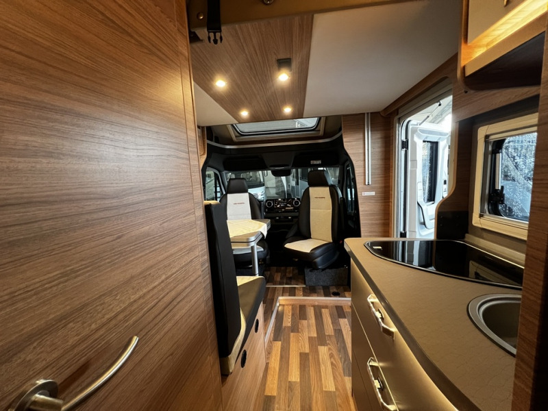 New Semi-integrated motorhome Weinsberg CaraCompact Suite MB 640 MEG Pepper Edition: picture 9