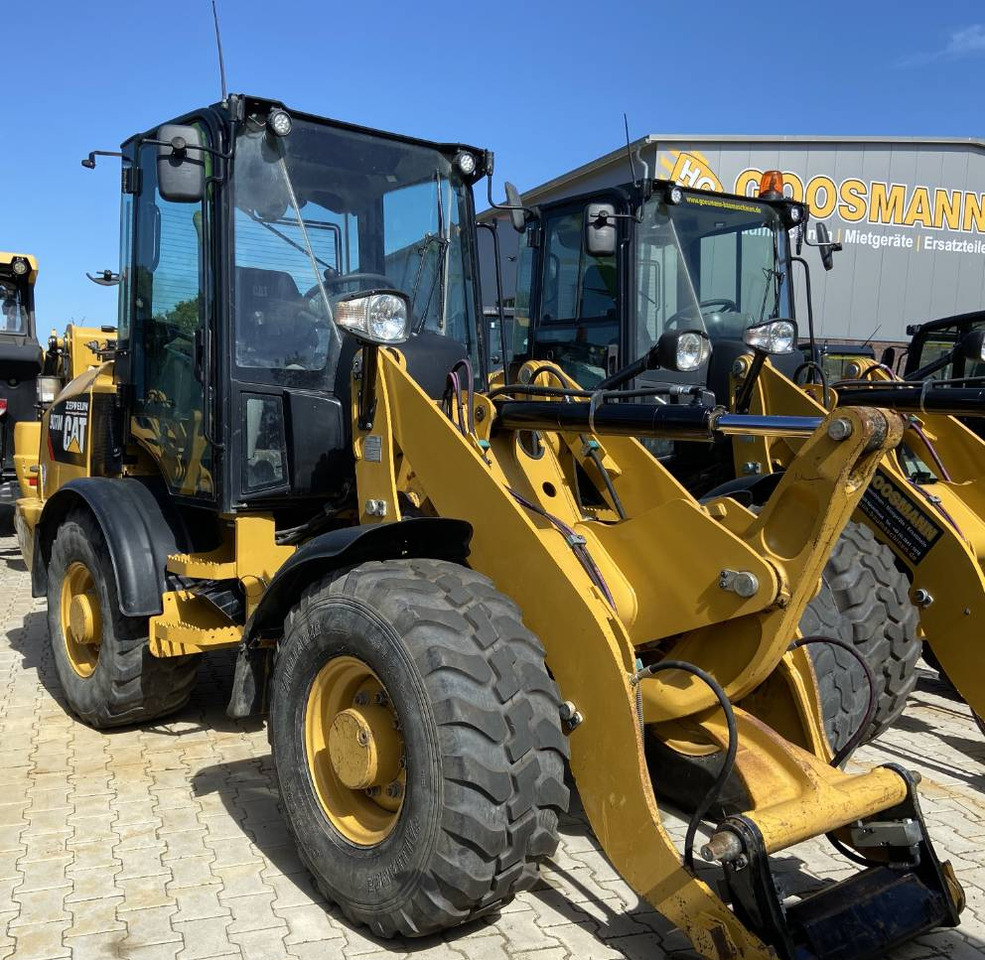 Wheel loader CAT 907 M: picture 2