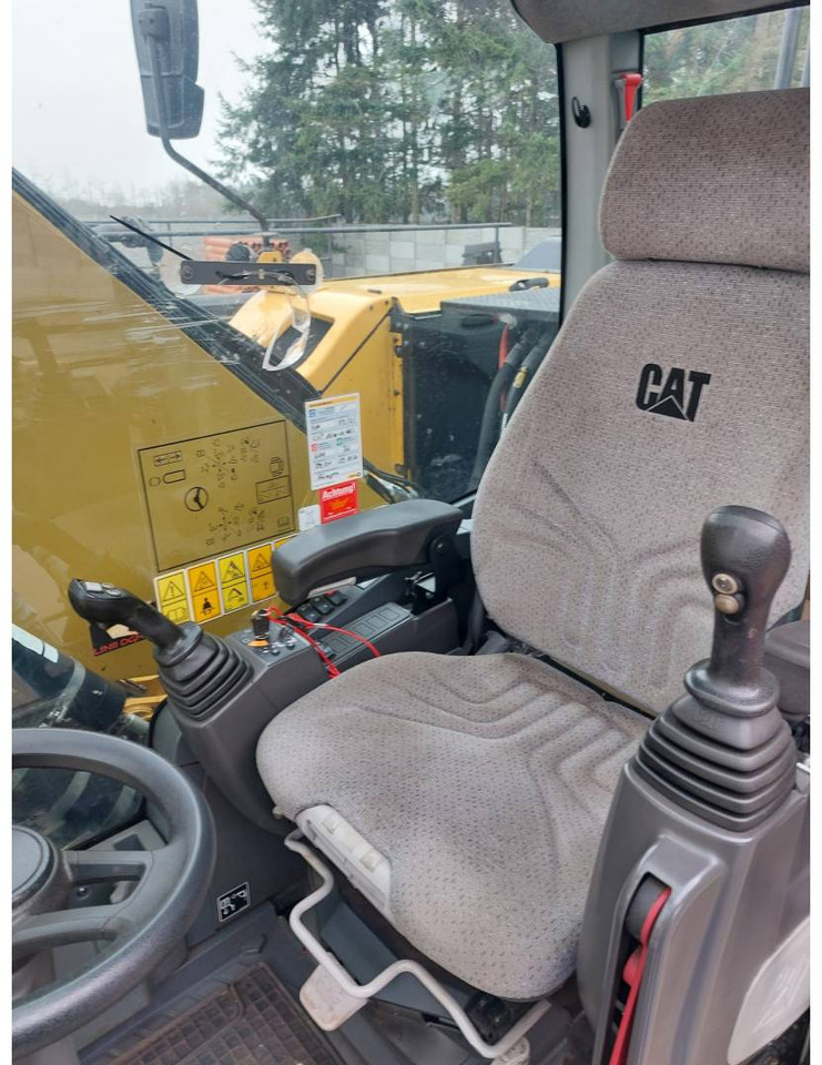 Wheel excavator CAT MH3026: picture 8