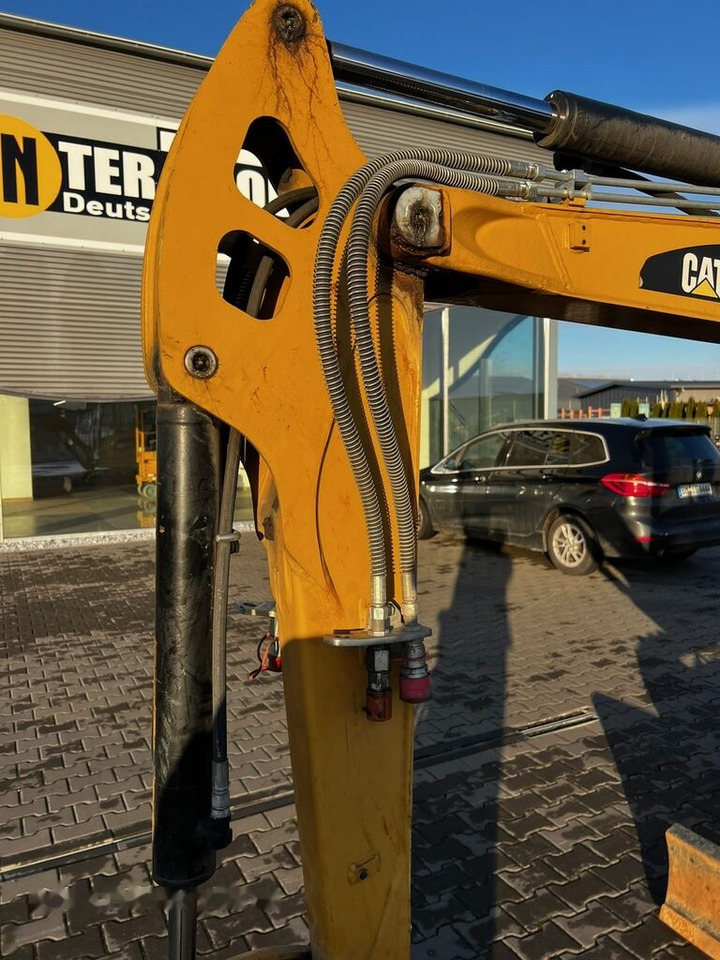Mini excavator Caterpillar 302.7 DCR: picture 7
