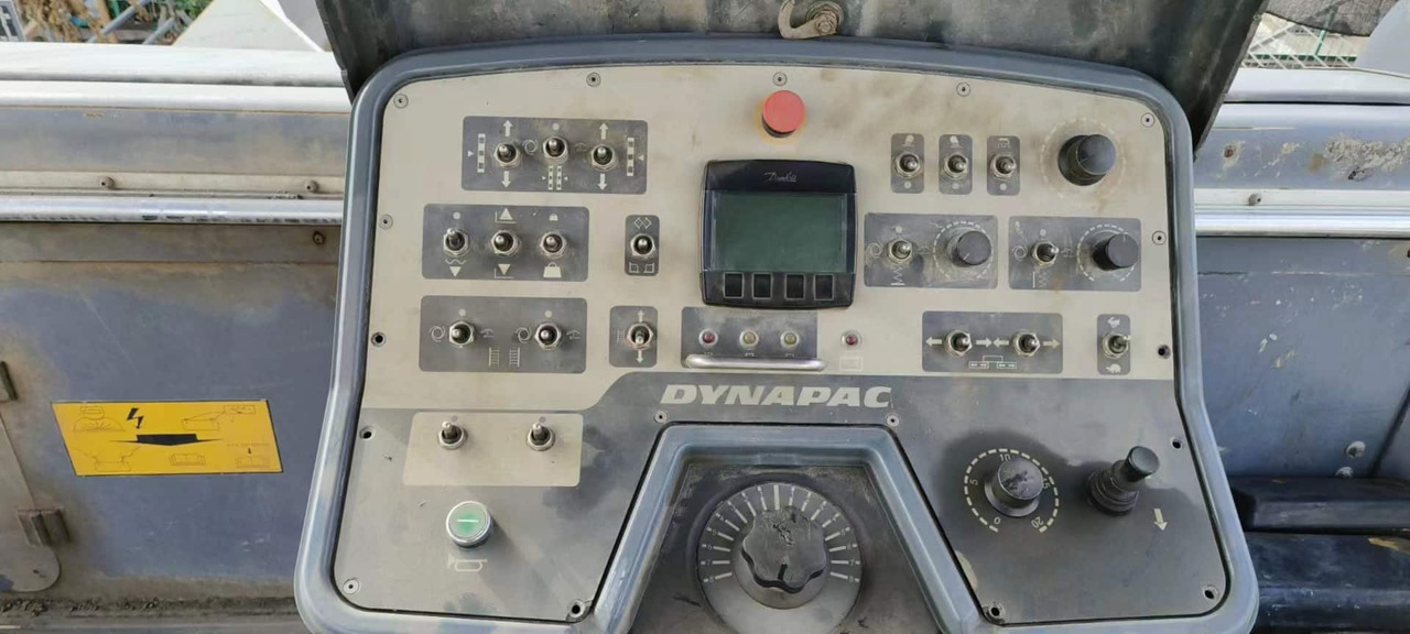 DYNAPAC F3030 Used Asphalt Paver on lease DYNAPAC F3030 Used Asphalt Paver: picture 8