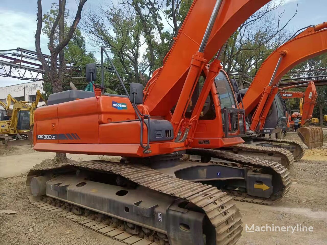 Crawler excavator Doosan DX300: picture 4