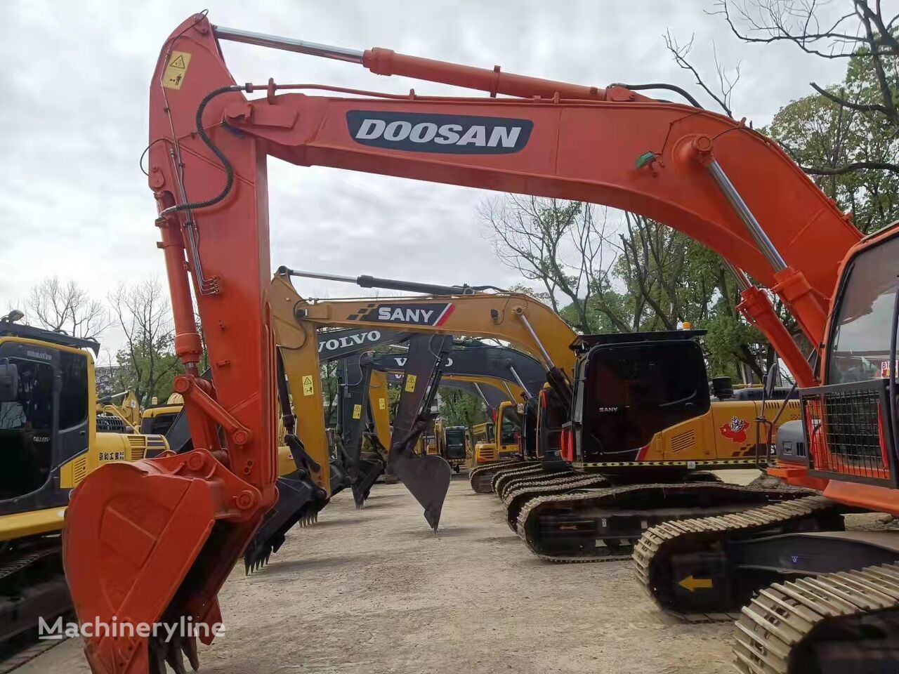 Crawler excavator Doosan DX300: picture 2
