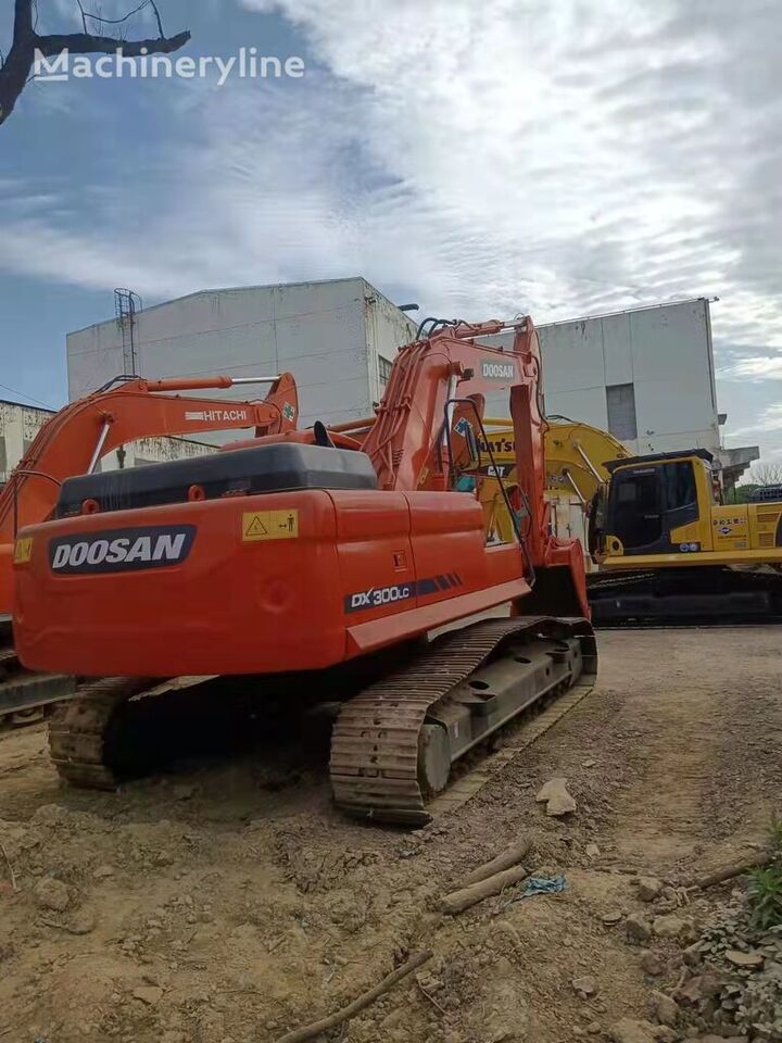 Crawler excavator Doosan DX300: picture 6